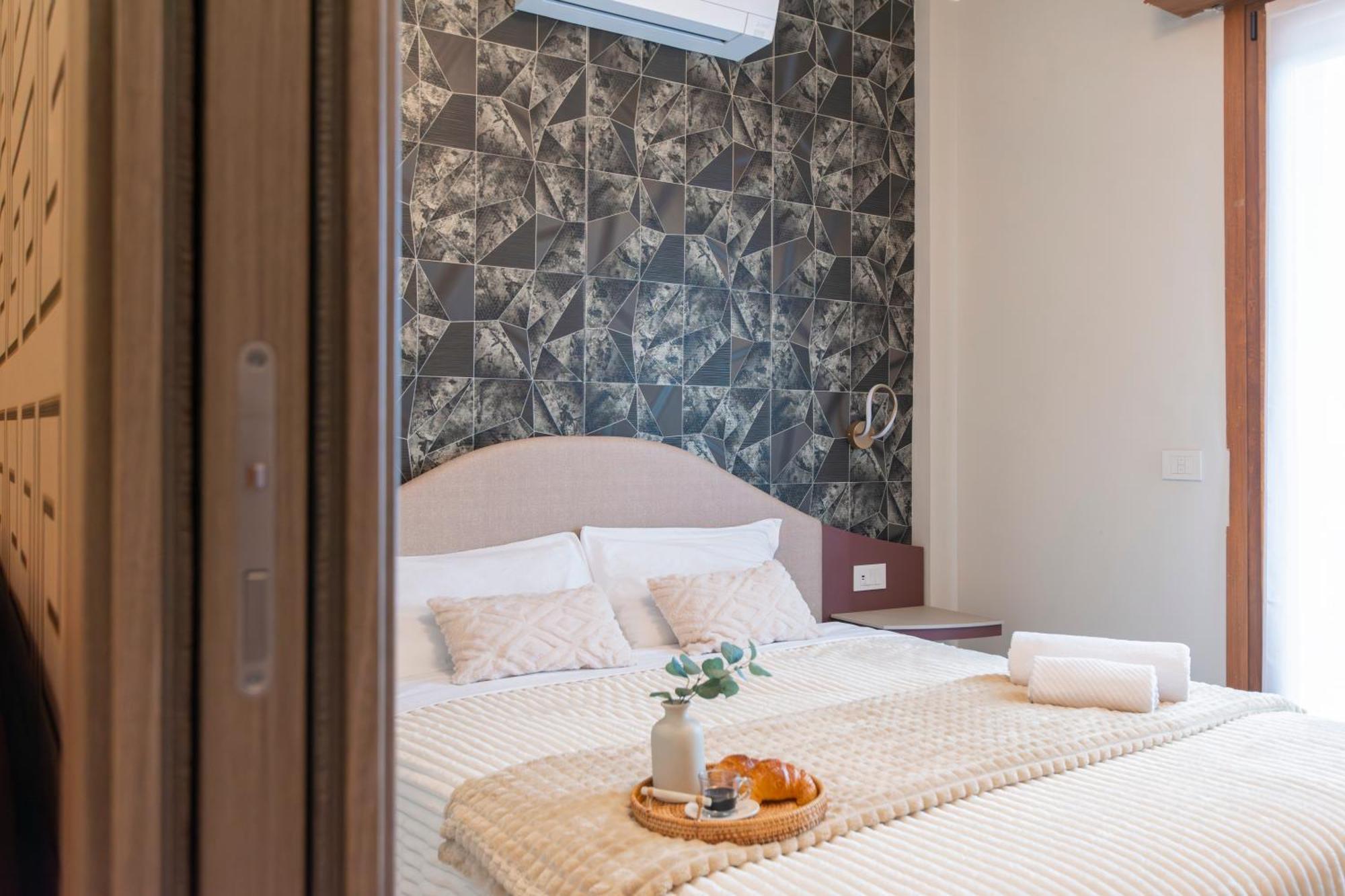 Apartment Miki - Sammartini 33 Milan Bagian luar foto