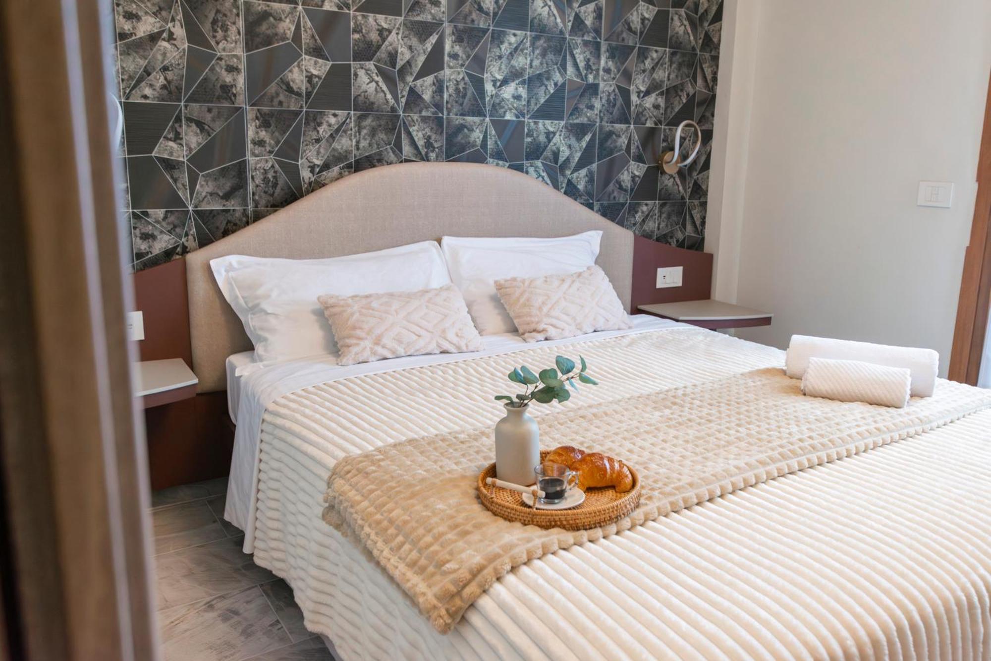 Apartment Miki - Sammartini 33 Milan Bagian luar foto
